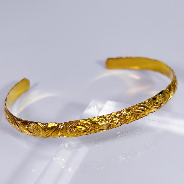 Classic Hawaiian Bangle -lucky plumeria / Gold-