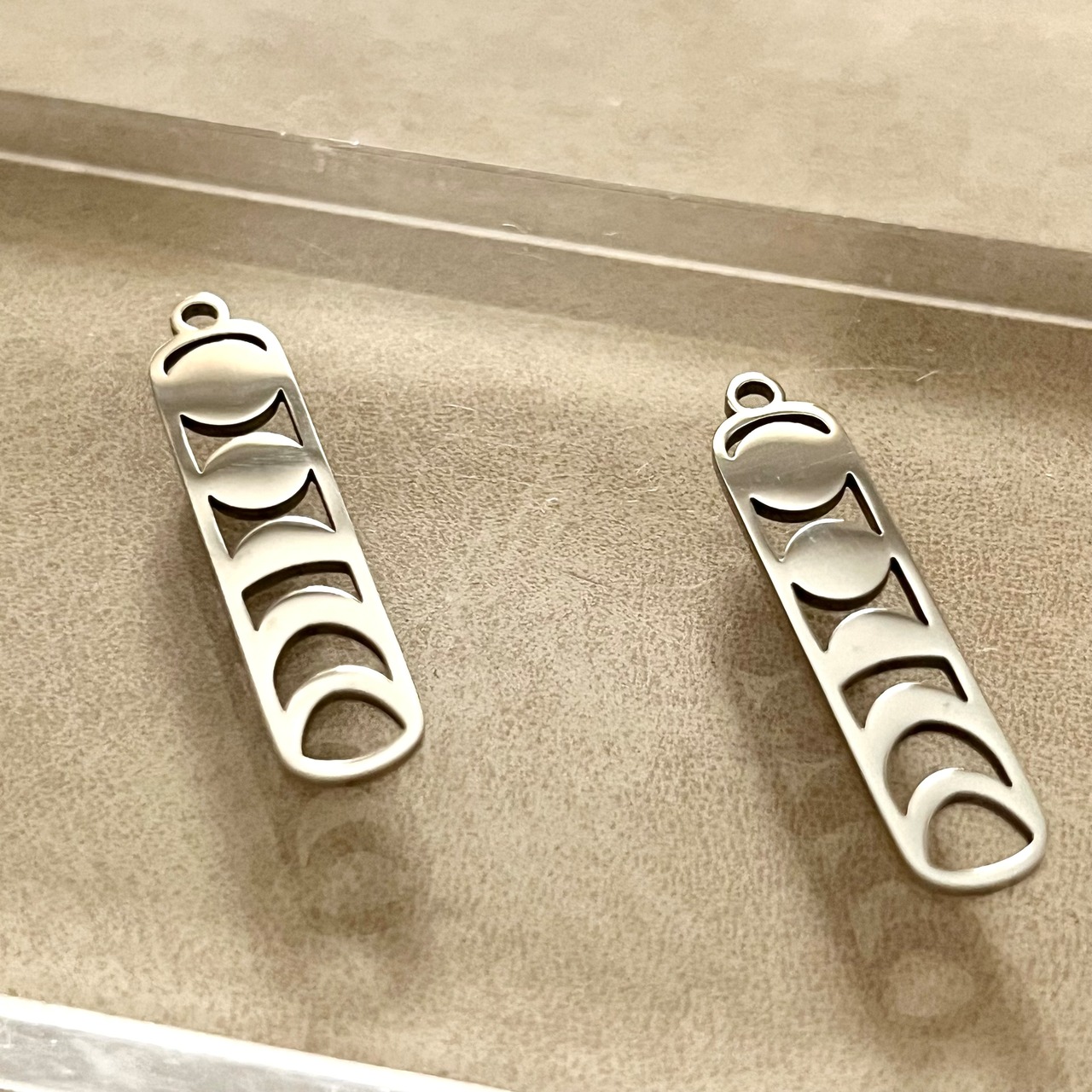 ステンレス製月の満ち欠けムーンチャーム/三日月/パーツ/