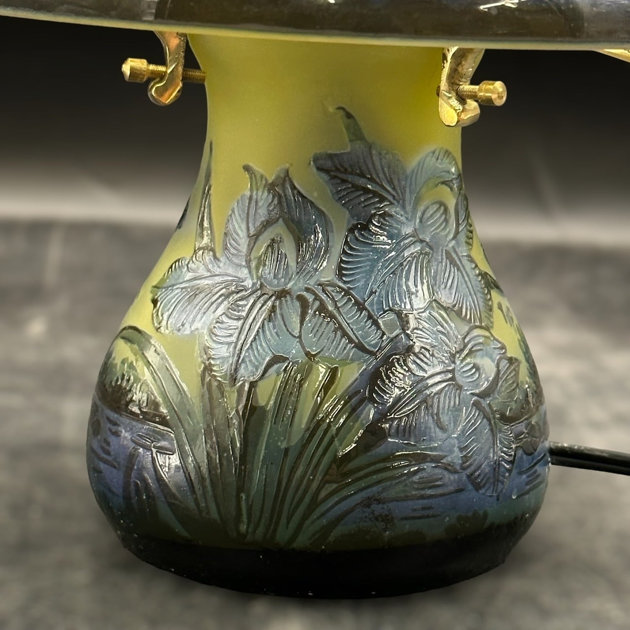 エミールガレ 2灯山景文台座真鍮カメオ彫り被せガラス高さ32cm