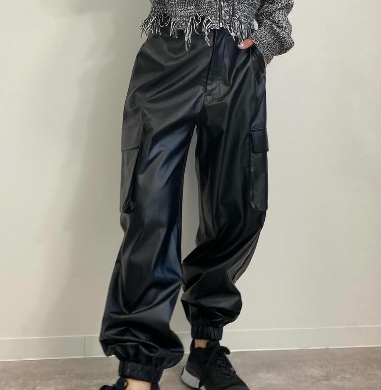 ミカーレミカーレ MICALLEMICALLE　エコレザージョグカーゴパンツ　MMG145PCC