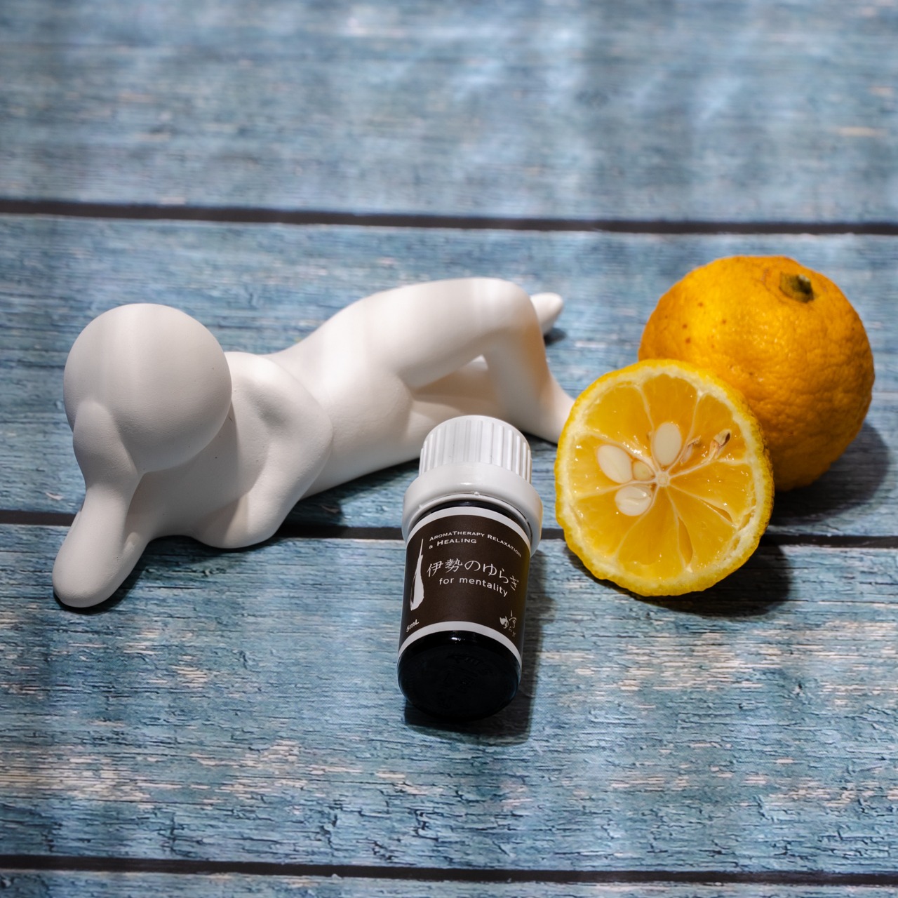 伊勢のゆらぎ アロマオイル＆人型ディフューザーセット 5ml｜伊勢志摩イメージ 100%天然精油 三重県産ひのき配合｜AEAJ認定セラピスト調香 ギフトにも