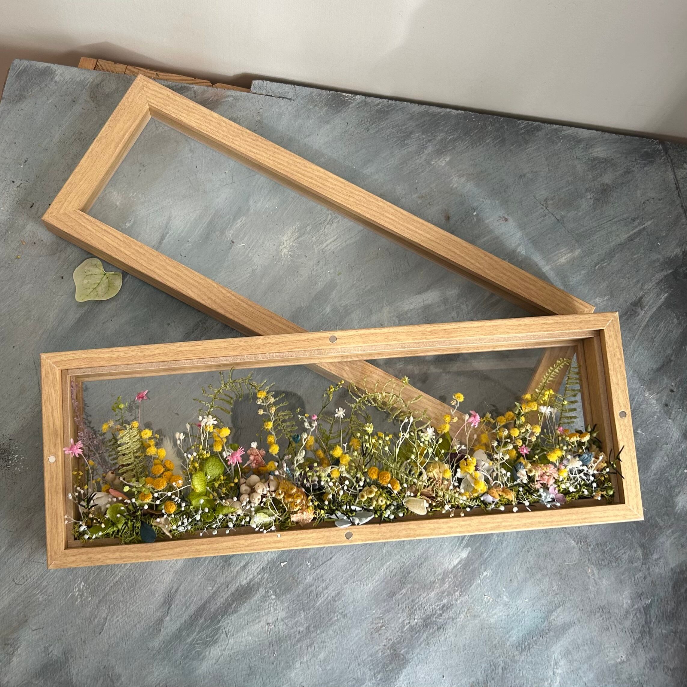 プリザーブドフラワーの小花がいっぱい！ガラスフレームアレンジ