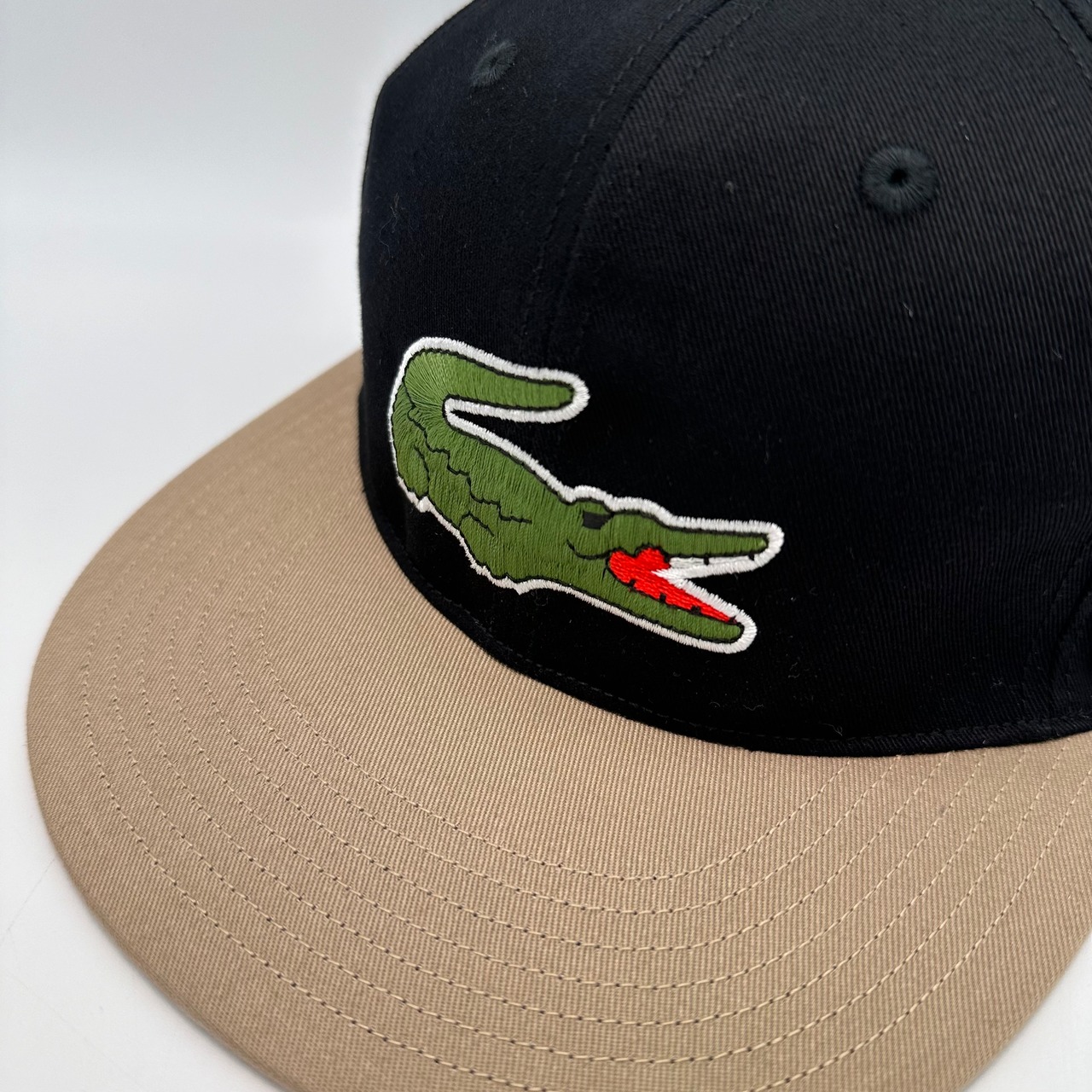 LACOSTE FLAT VISOR CAP 全2種