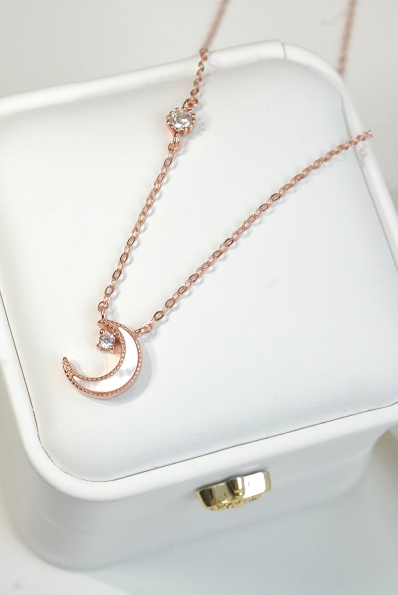 necklace twinkle moon