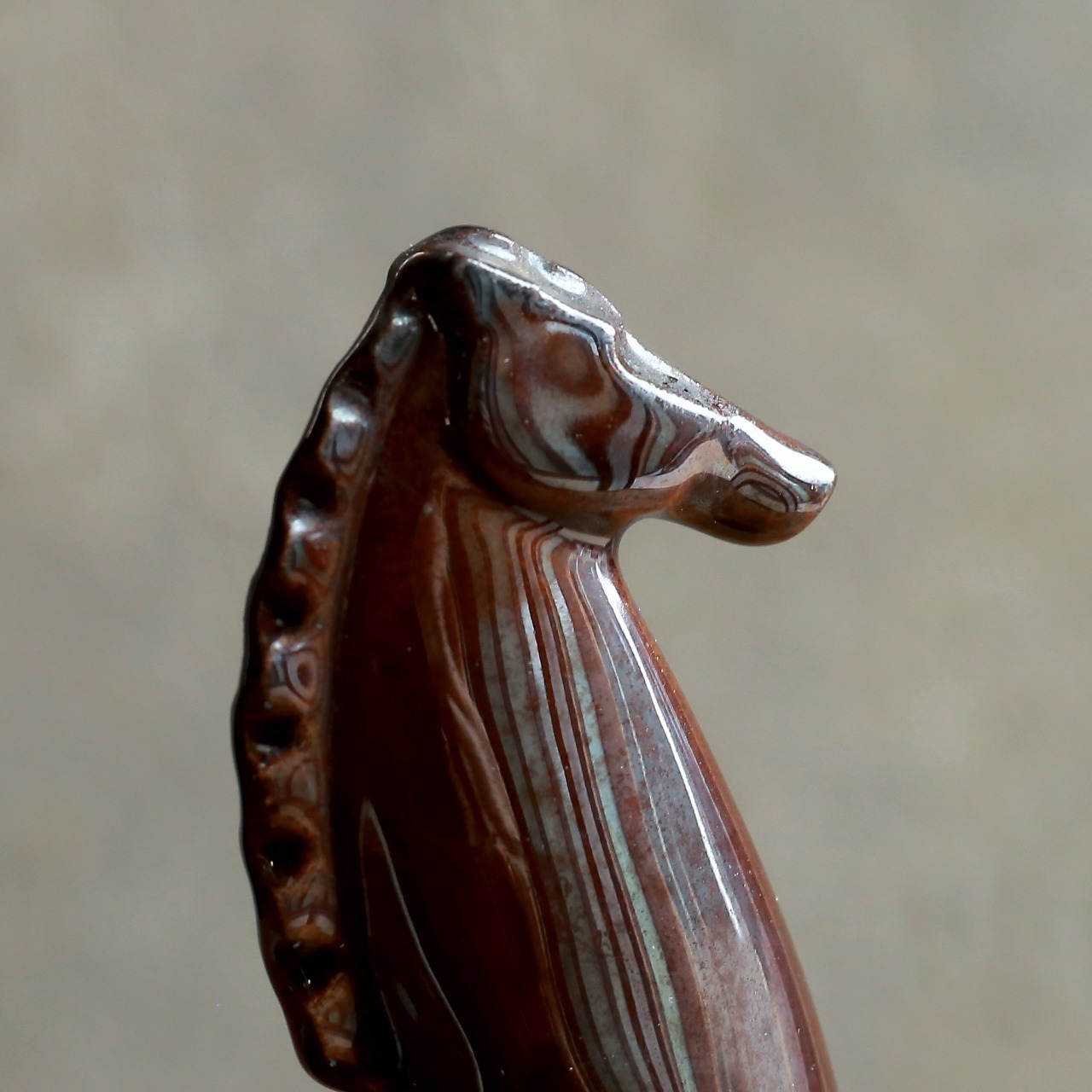 陶器 馬 ヴィンテージ置物 レトロオブジェ｜艶やかな飴色と滑らかな曲線が美しい佇まい