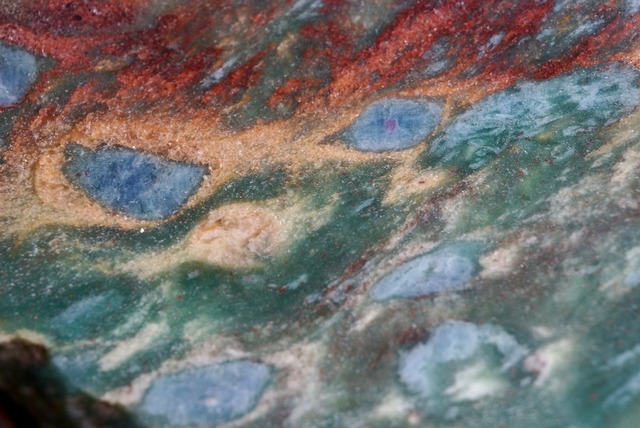 ルビー イン フックサイト,カイヤナイト　Ruby in Fuchsite with Kyanite