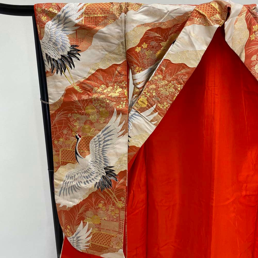 鶴刺繍オレンジ色打掛中古 色打掛 正絹 鶴 刺繍 オレンジ 白 打掛 Mサイズ 裄65 花嫁衣裳 婚礼