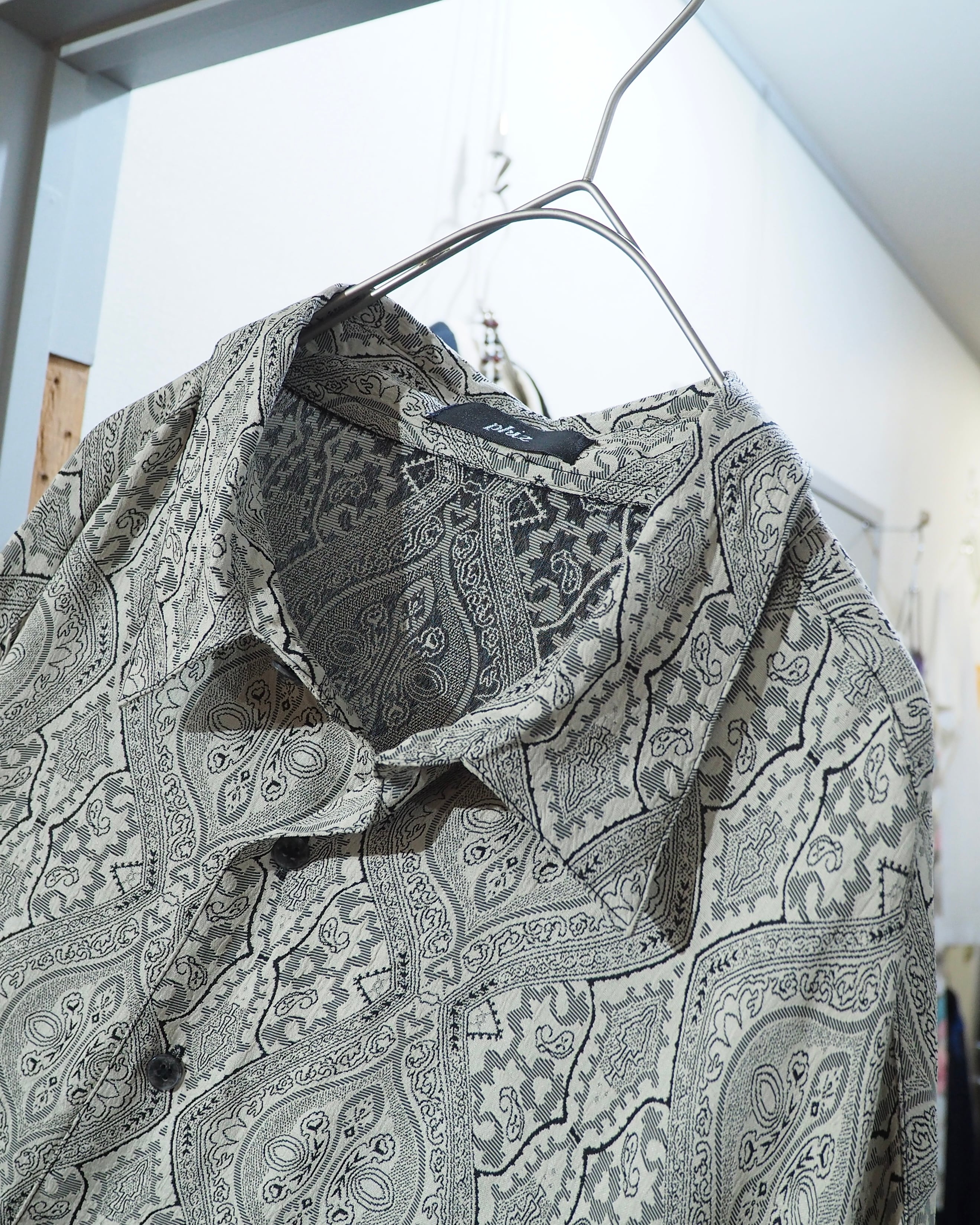 1990s " GOOUCH - Phiz " Beautiful Arabesque pattern Embroidery vintage loose Shirt