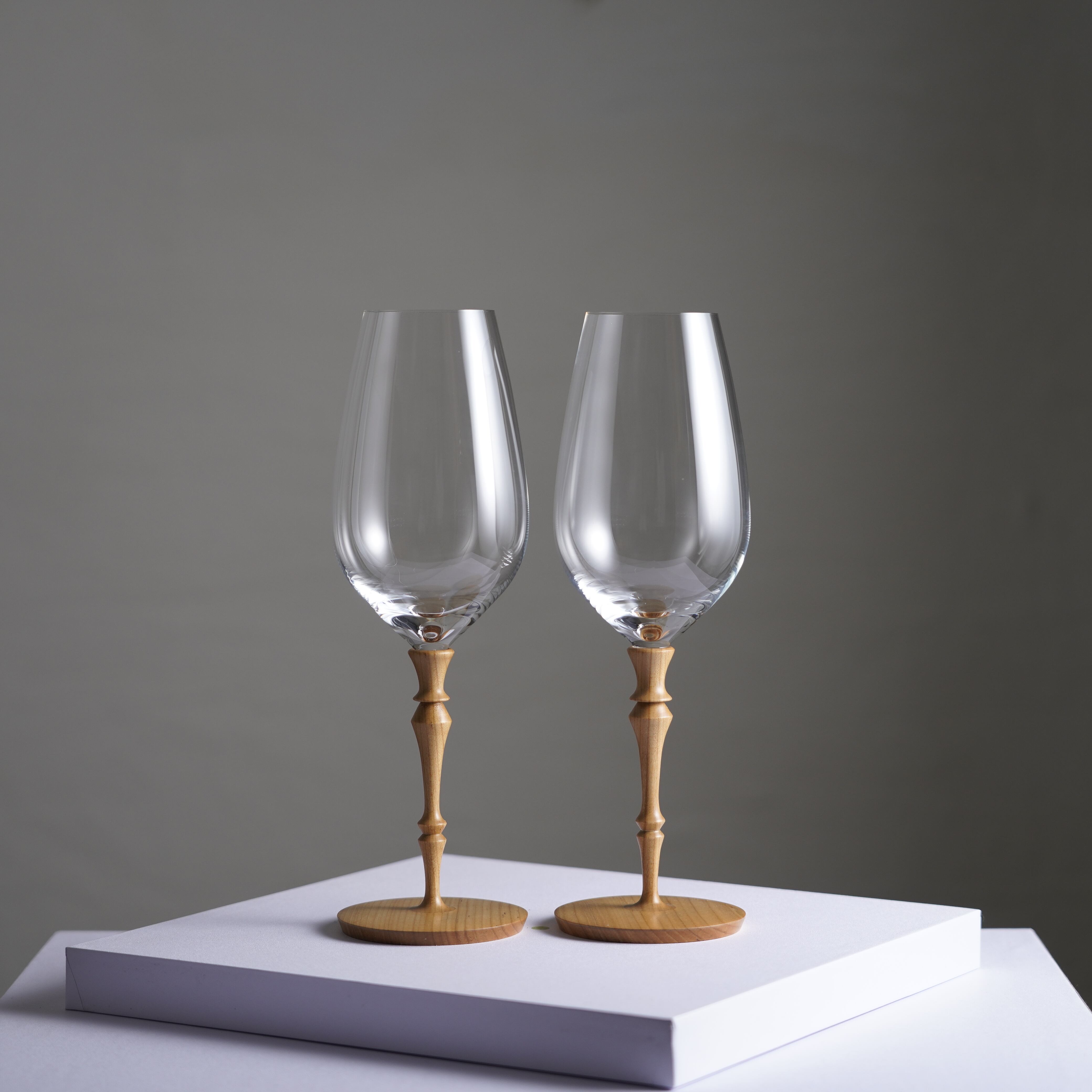 受注生産】白ワイングラス 吹き硝子 364ml (１脚）信州木 | MOKU glass