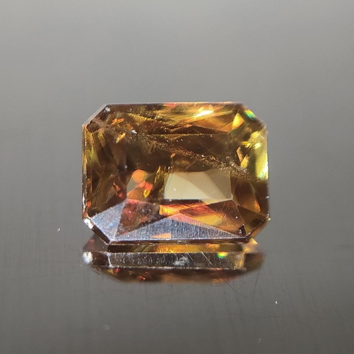 スフェーン ルース 天然 0.81ct | Chainon