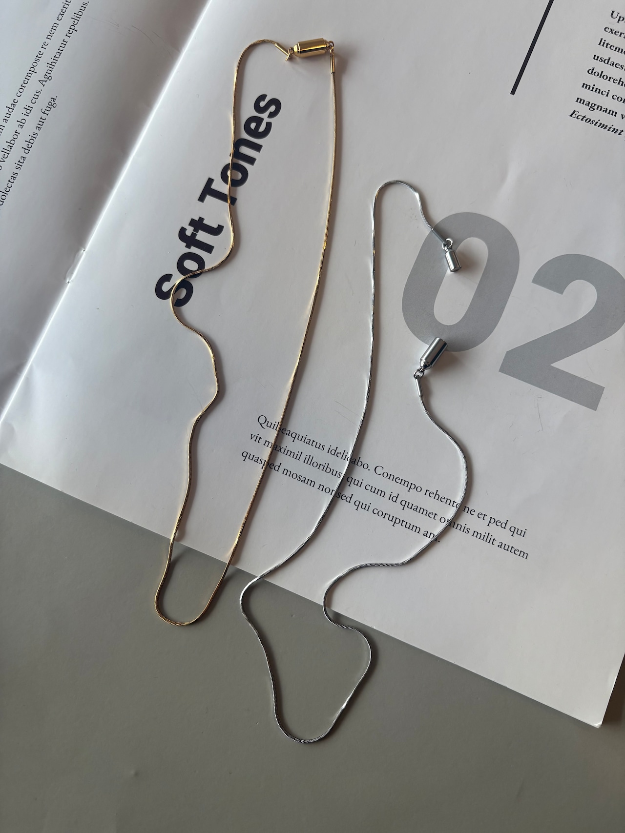 マグネットスネークチェーンネックレス