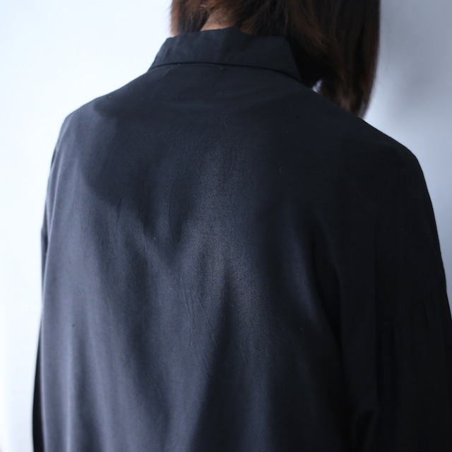 "GOOUCH"  geometry embroidery over silhouette black mode shirt