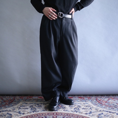 2-tuck tapered silhouette grid pattern black wide slacks