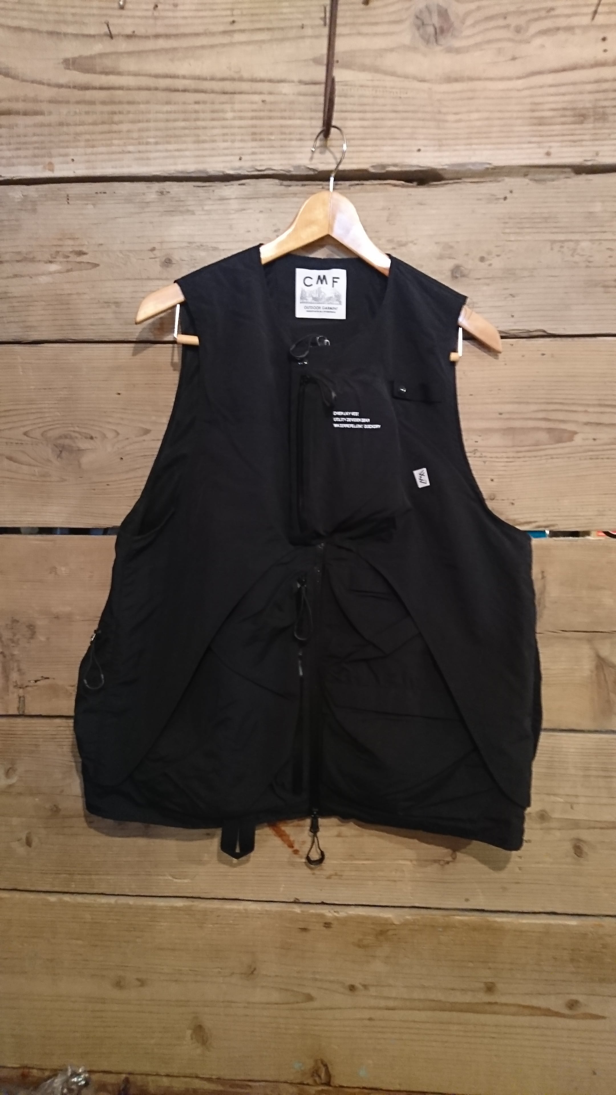 COMFY OUTDOOR GARMENT "OVERLAY VEST" Black Color