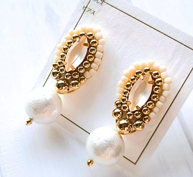 キラキラビジューとパールのビーズ刺繍ピアス［ACT-028］