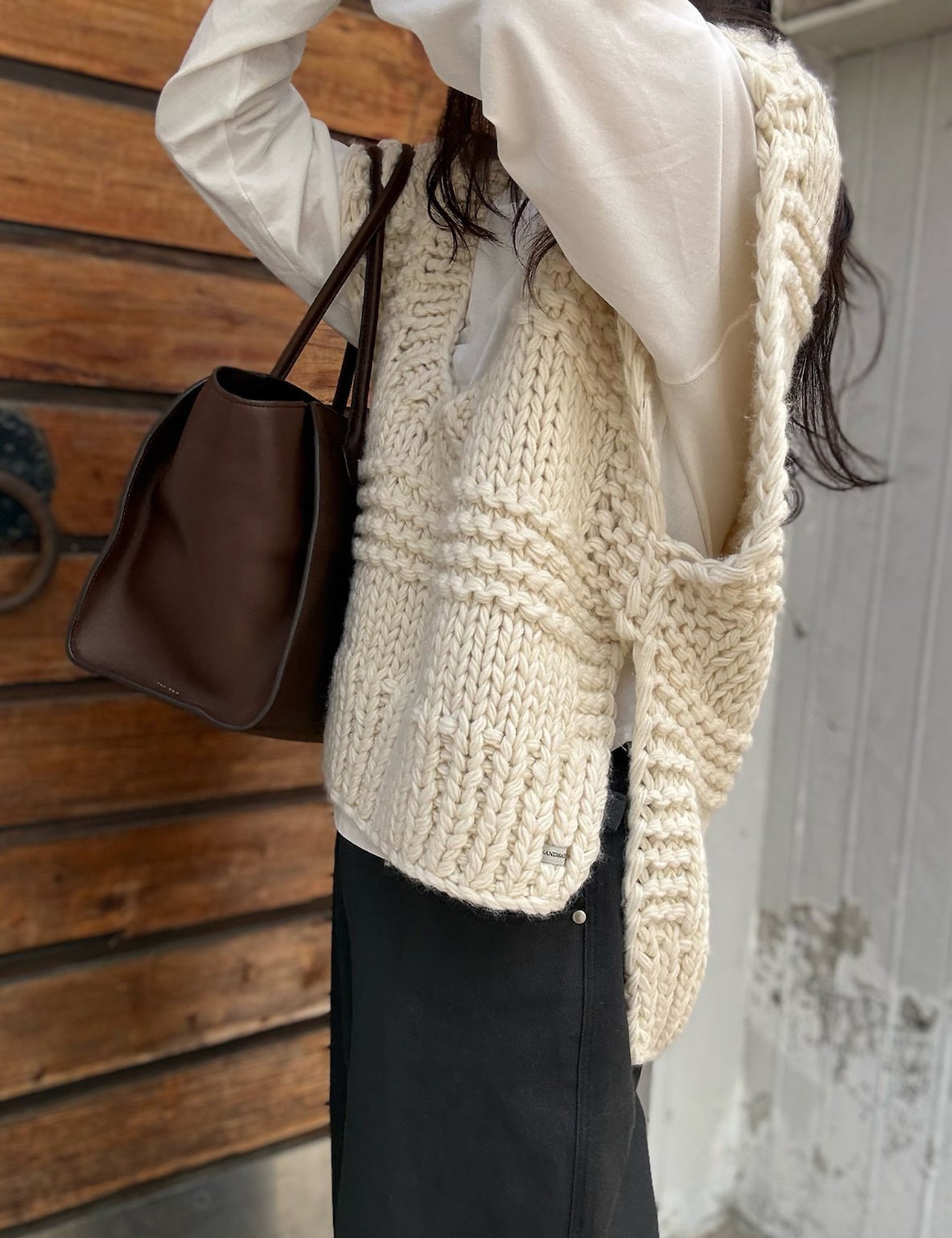 【新作5%OFF・3日間】Hand-Made Deep-Uneck Vest_2colors