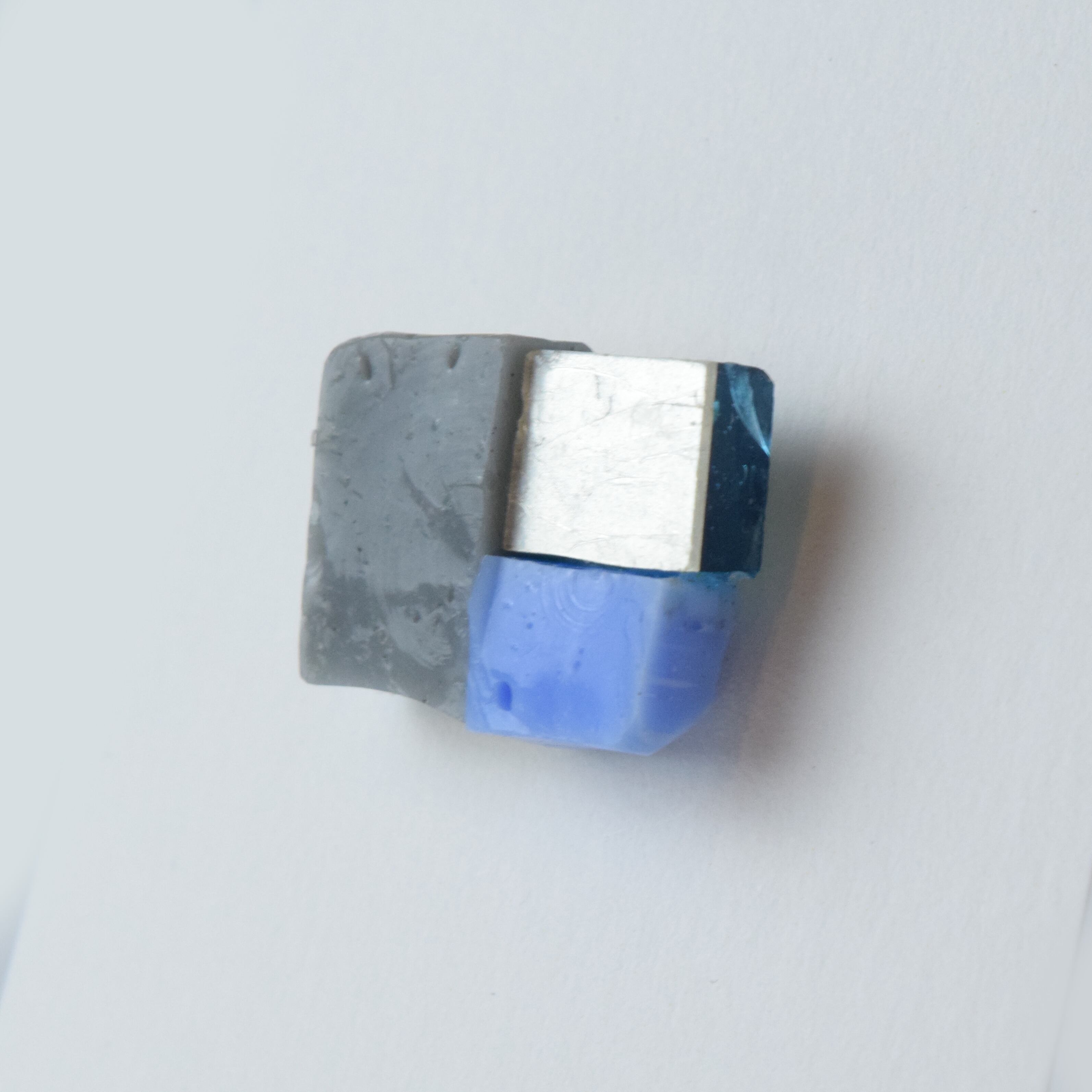 【ベーシック】ブローチL　グレー×シルバー×水色