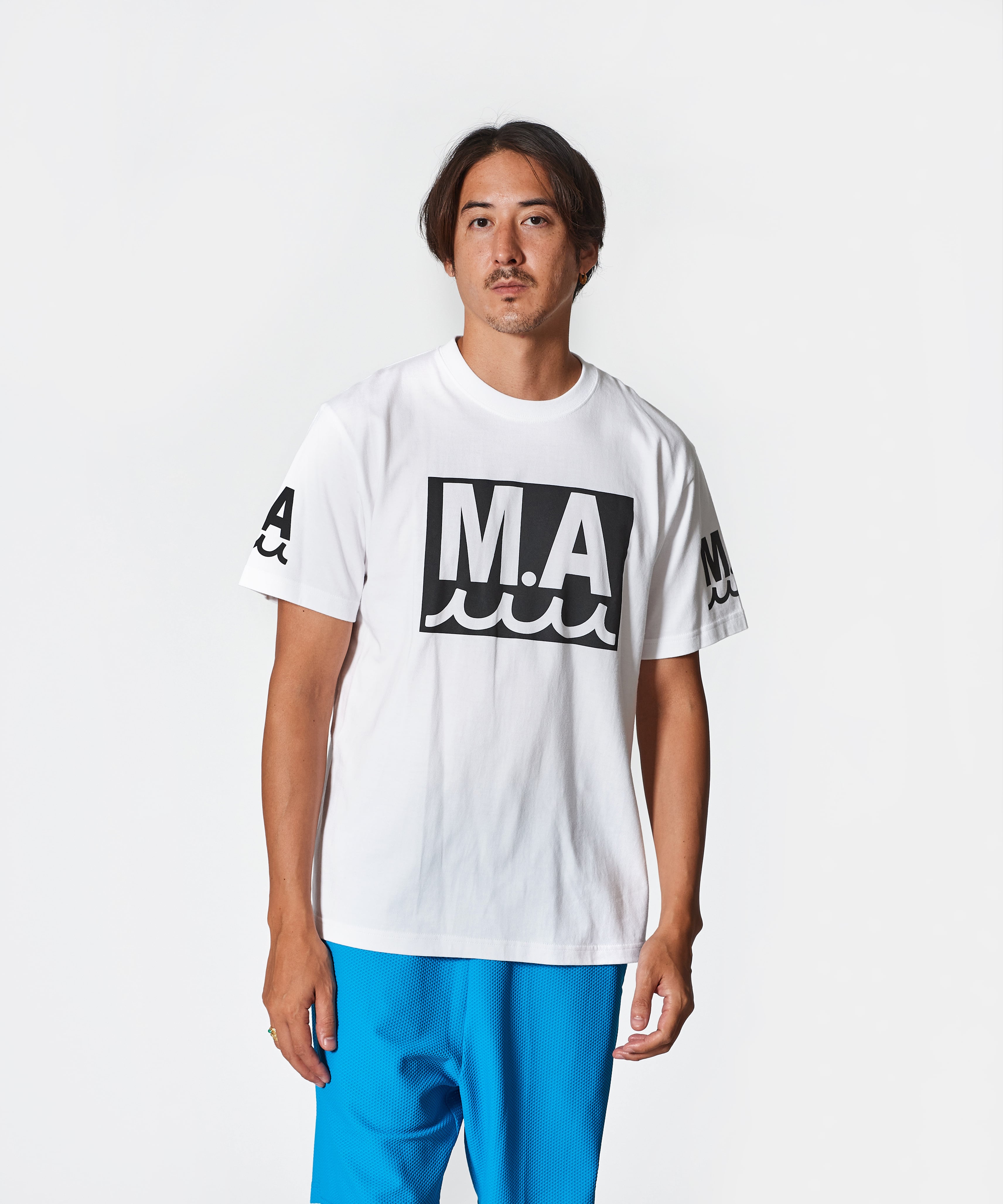 【muta MARINE】ACANTHUS × muta MARINE コラボ ロゴ Tシャツ muta MARINE × ACANTHUS MA ロゴ Tシャツ | ACANTHUS ONLINE STORE