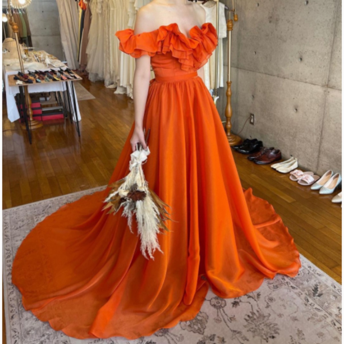 前撮りドレス  オレンジ ウェディングドレス  結婚式  人気上昇  Vネック