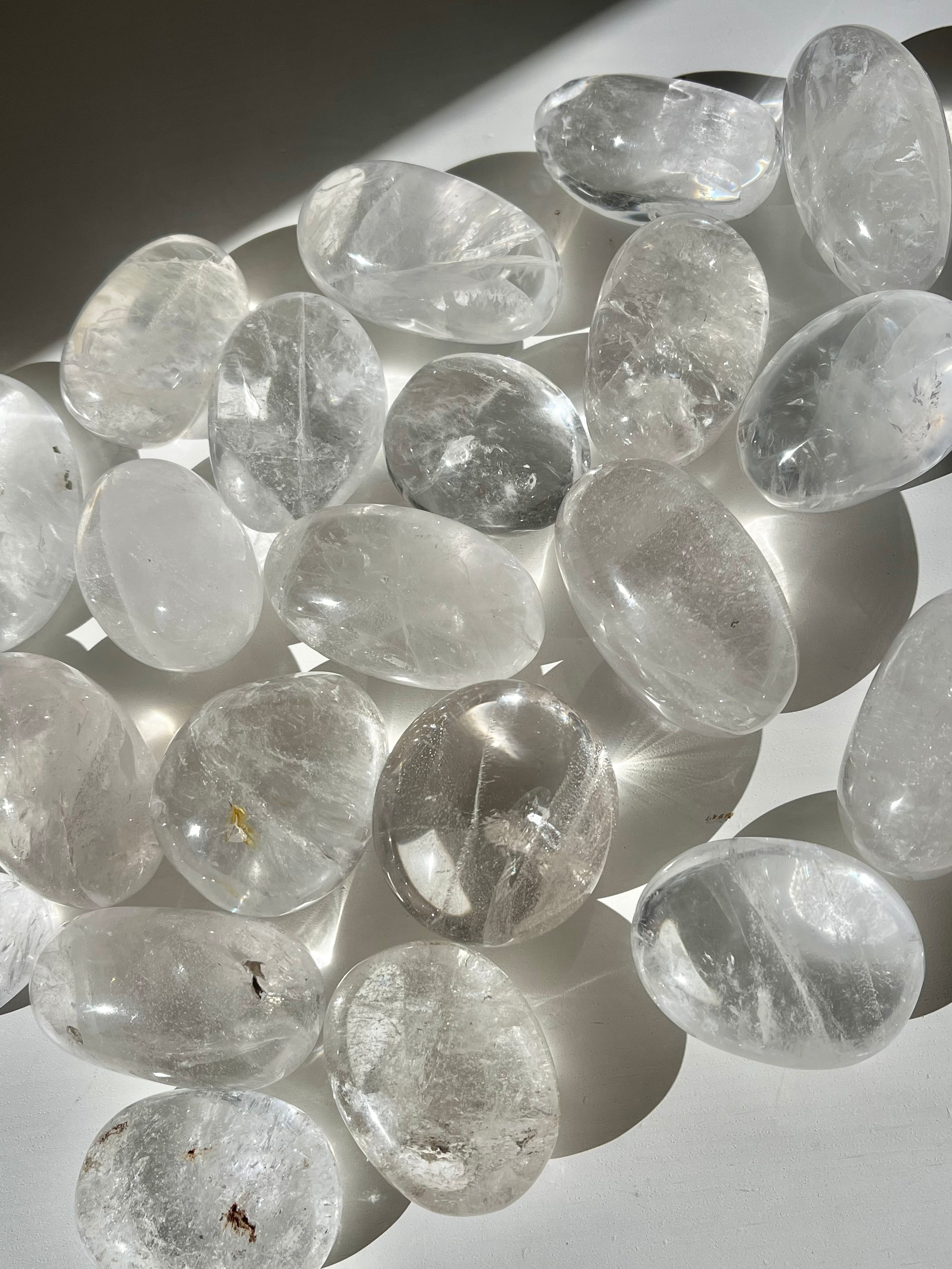 マダガスカル産　水晶　パームストーン/ Clear quartz palm stone magadascar