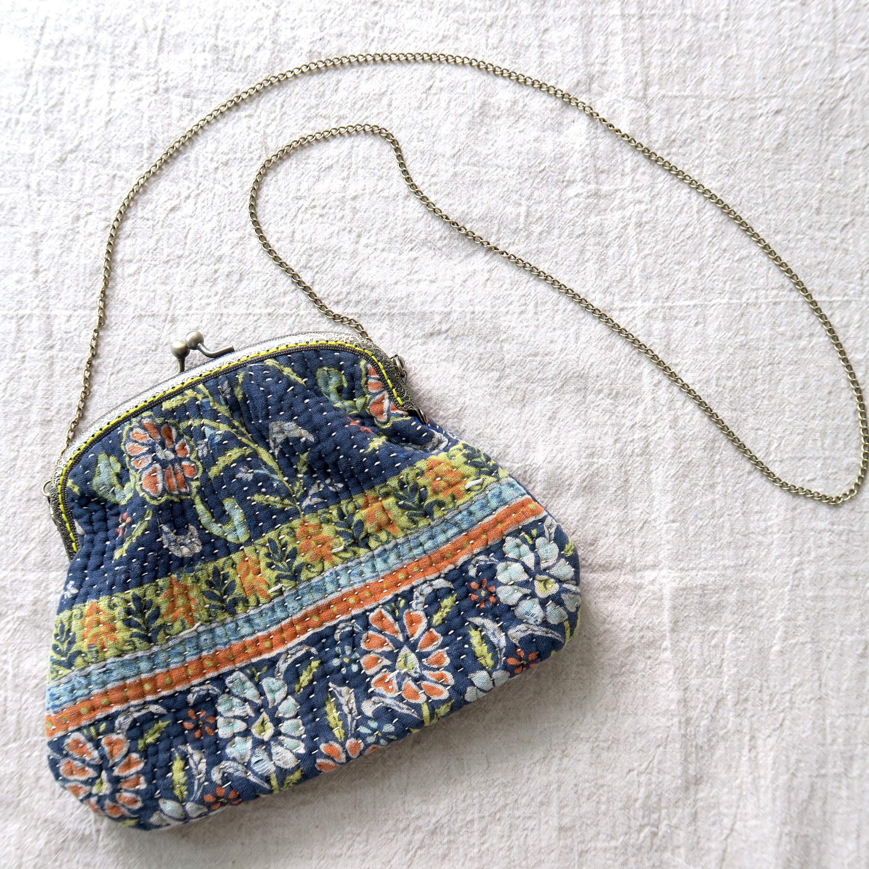 カンタ刺繍のがま口ポシェット|L