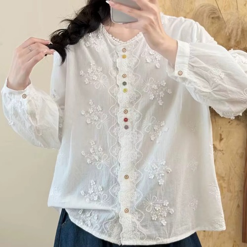 3色/ランダムボタンフラワー刺繍ブラウス ・12497