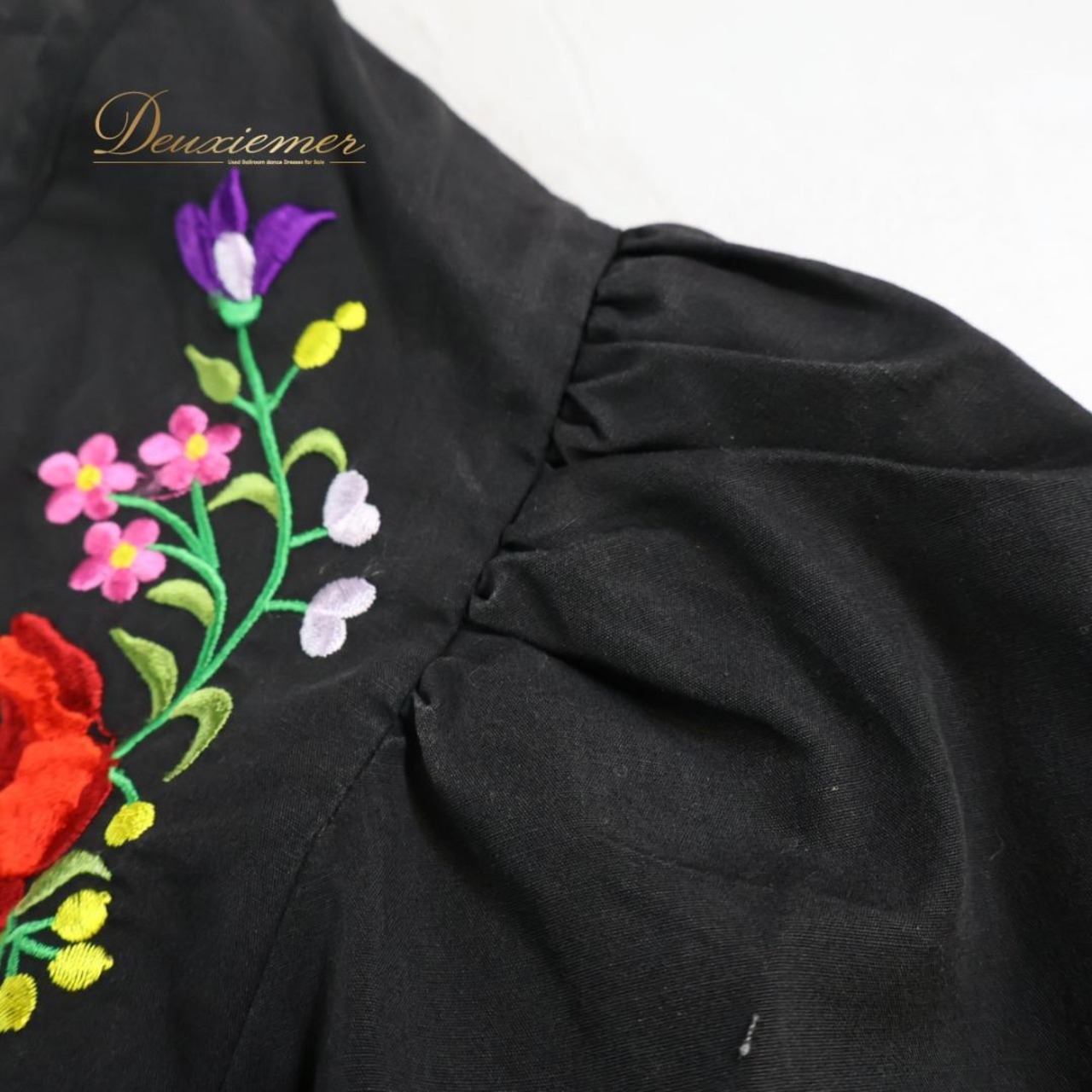 【フォークダンス衣装】ブラック LOUIS トップス ブラウス 刺繍 花柄 カラフル 赤 黒 ピンク 水色 緑 紫 黄 七分袖 かわいい