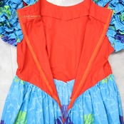 フラダンス 衣装 ワンピース ドレス ブルー系 レッド系 モンステラ柄 イプヘケ柄 フリル 華やか 鮮やか 明るい かわいい 赤 青 黄 緑 ハワイアン アロハ ハワイアンプリント フラ ダンス レッスン 練習 カラフル ハワイアンファッション 明るい色