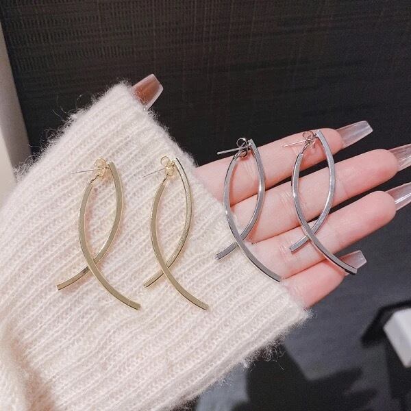 金アレ対応 幾何学的なラインピアス(0838)