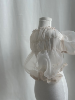 即納【AVELY】オーガンザシースルーパフブラウス