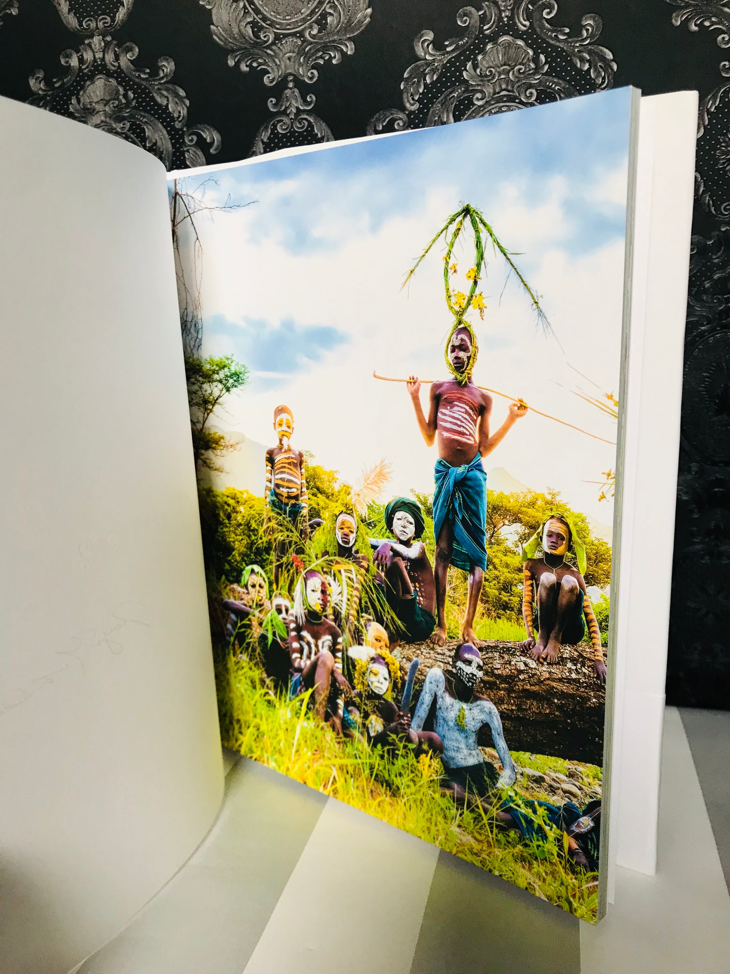 サイン スリ族日本初写真集 ヨシダナギ NAGI YOSHIDA | zbooks