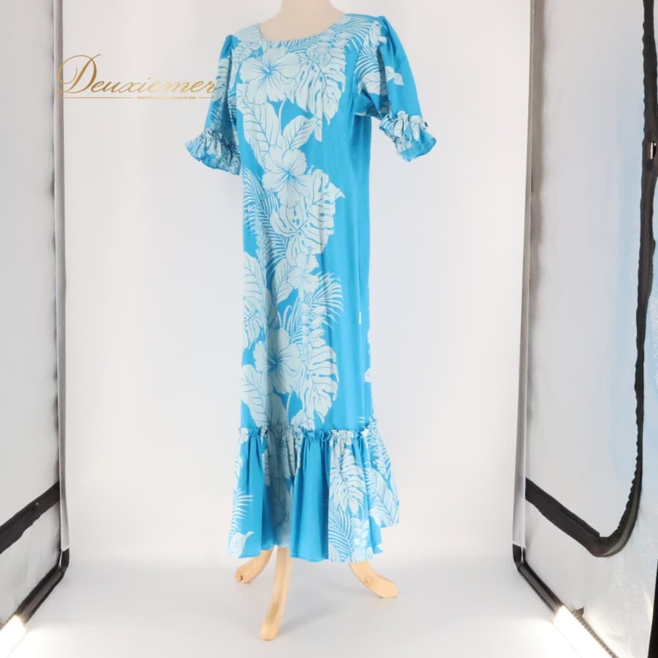 フラダンス 衣装 ワンピース ドレス ブルー系 ホワイト系 ハイビスカス柄 モンステラ柄 フリル かわいい 華やか 鮮やか 明るい 爽やか 水色 白 ダンス衣装 ハワイアンダンス レディース ハワイアン アロハ ハワイアンプリント フラ ダンス レッスン 練習