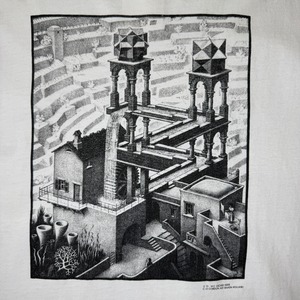 90's M.C.Escher "Waterval" Printed T-Shirt USA ANDAZIA ART 90年代 エッシャー 滝 プリント Tシャツ アメリカ ヴィンテージ ビンテージ だまし絵 アート TT2026-0004