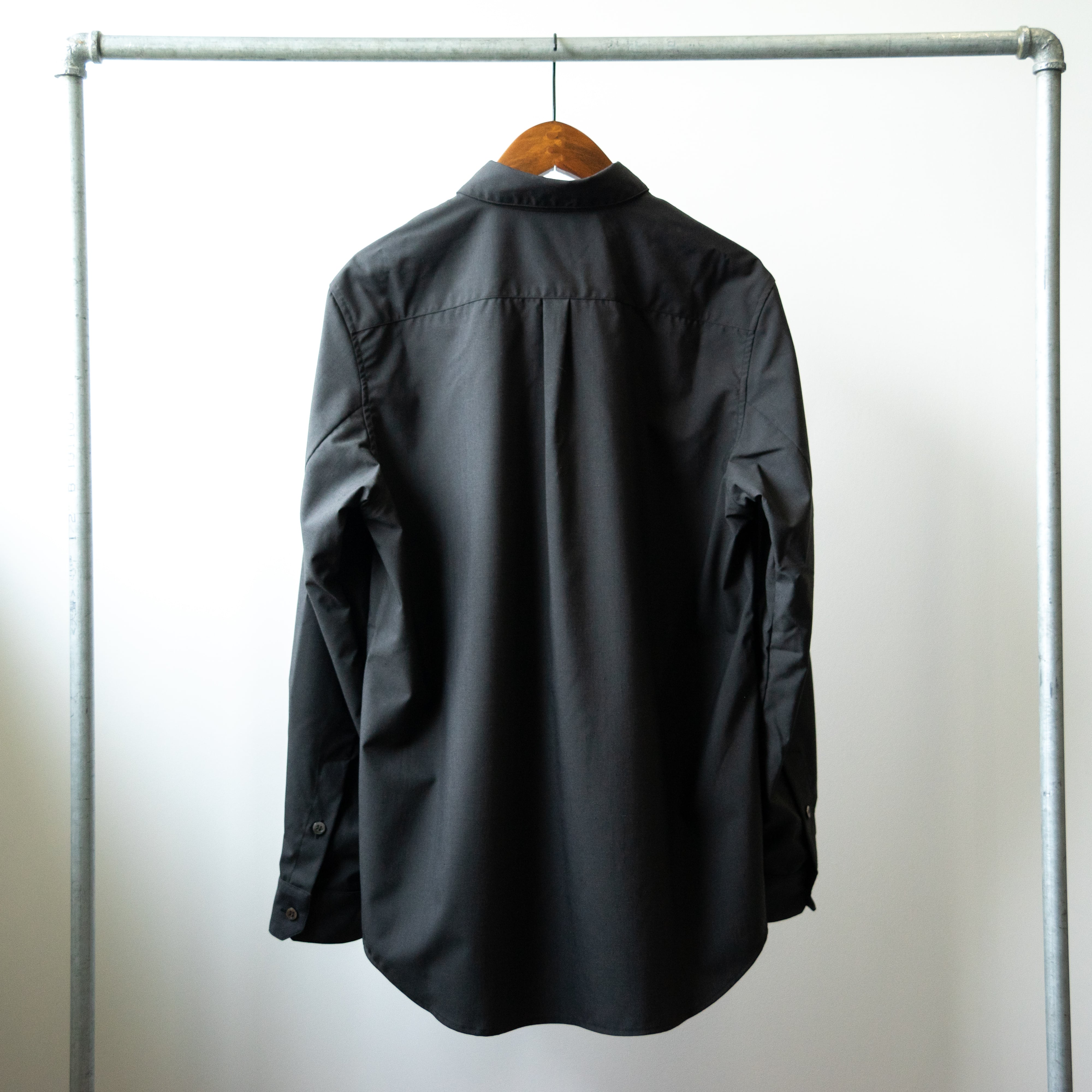 山内　ノーミュールシングウールシャツ(yc48-211) black khaki | 谷家屋 -Valley Kazoku Ya - |  奈良県上牧町のセレクトショップ (洋服・小物) powered by BASE