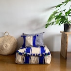 オールドファブリックのプフ 小さなクッション付き