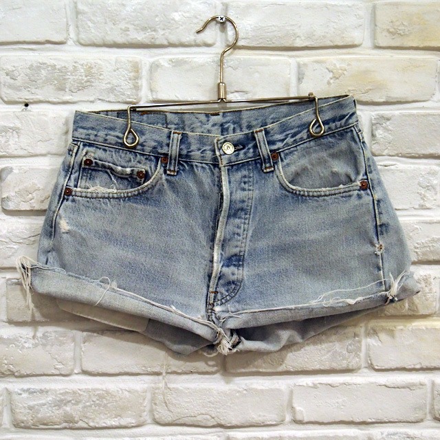 VINTAGE Levi's 501 CUT OFF LATE 66 MODEL W30  NO,0009