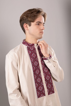 ウクライナ刺繍ヴィシヴァンカ　クロスステッチ手刺繍　Lサイズ　メンズ