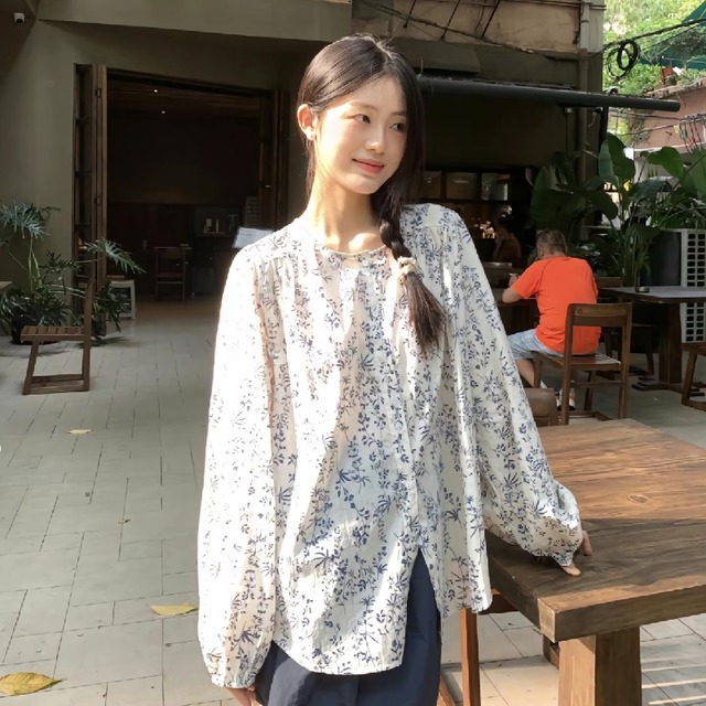 トップス シャツ ブラウス ロング丈 袖あり 長袖 クルーネック バルーンスリーブ 花柄 ワイド 前開き 大人可愛い きれいめ シンプル 大人 上品 おしゃれ 大人女子 こなれ感 個性的 無地 春 秋 10代 20代 30代 レディース 女性用 オフィス ビジネス OL 通勤 学生 通学 お出かけ 女子会 お泊まり 休日 パーティー 旅行 レストラン 着回し 普段使い 重ね着 お揃い コーデ スタイル 楽ちん 体型カバー サイズ S M L ホワイト