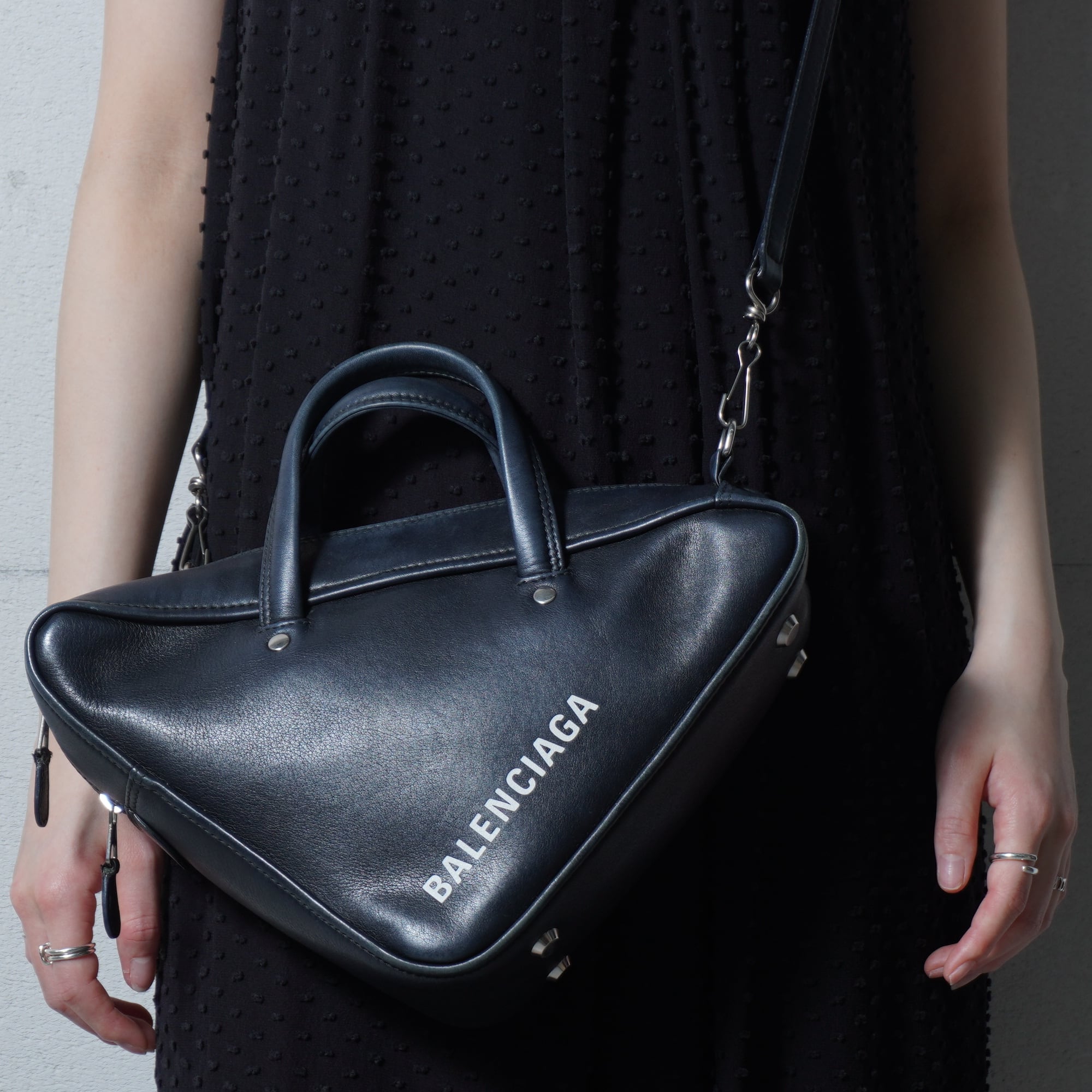 Vivienne Westwood】ヴィヴィアンウエストウッド オーブロゴ レザー