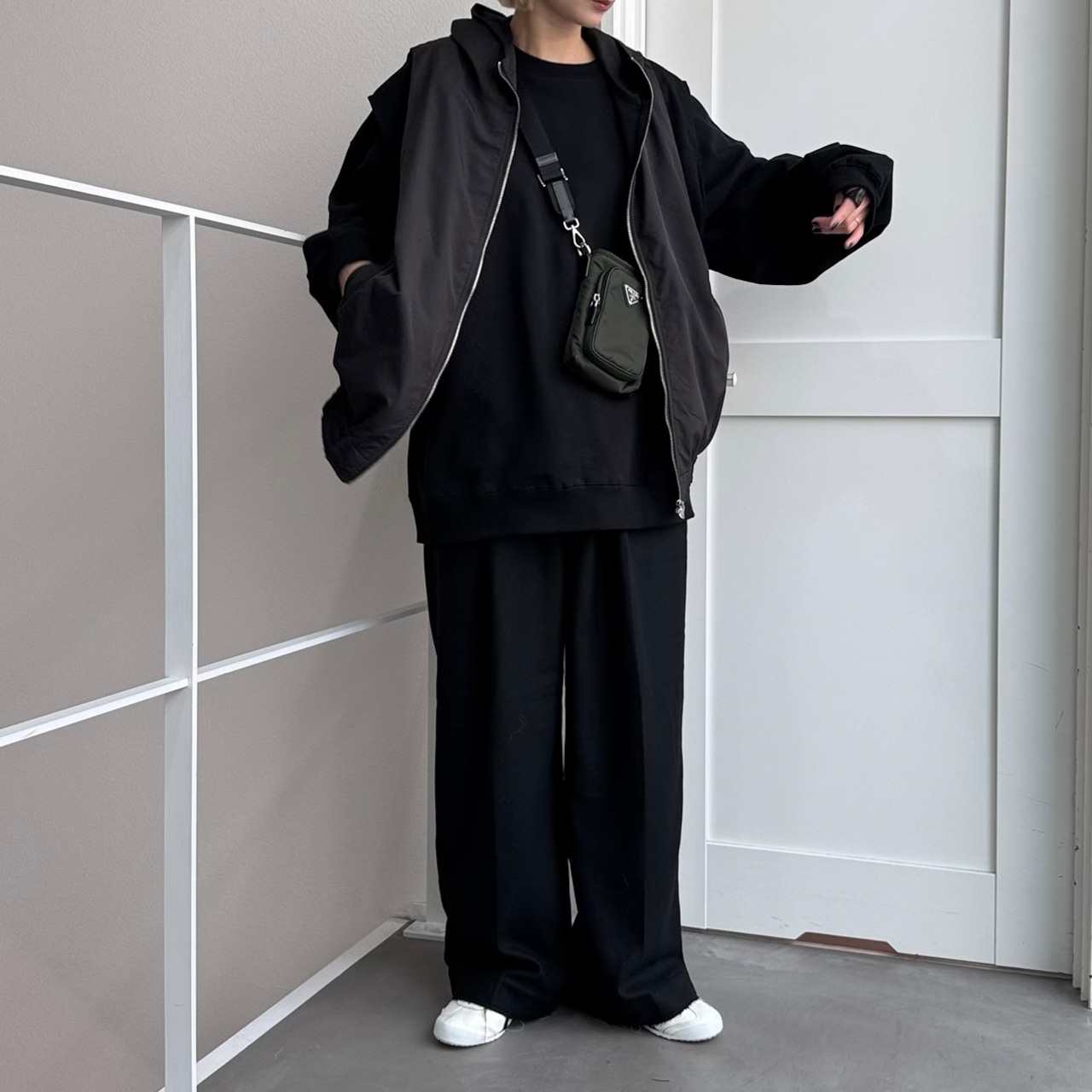 【受注予約:3月上旬入荷予定】異素材ドッキングフーディーvest/ブラック