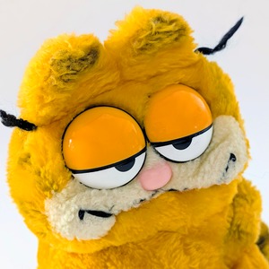 ☆ VINTAGE 1980年代初期 ☆【 Garfield ( ガーフィールド ) 】『 ガーフィールド / おすわり左向き 』Sサイズ / ぬいぐるみ プラッシュ plush 1980年代年製 〚アメリカン雑貨 アメトイ〛