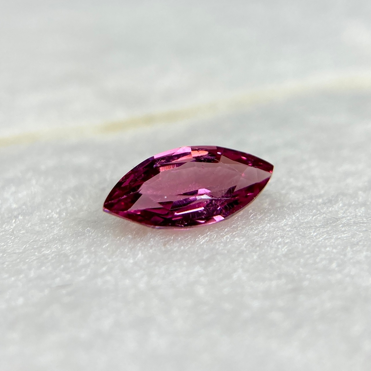 マーキスカット 約0.55ct スピネル 約8.1*4.0*2.5mm r-0289