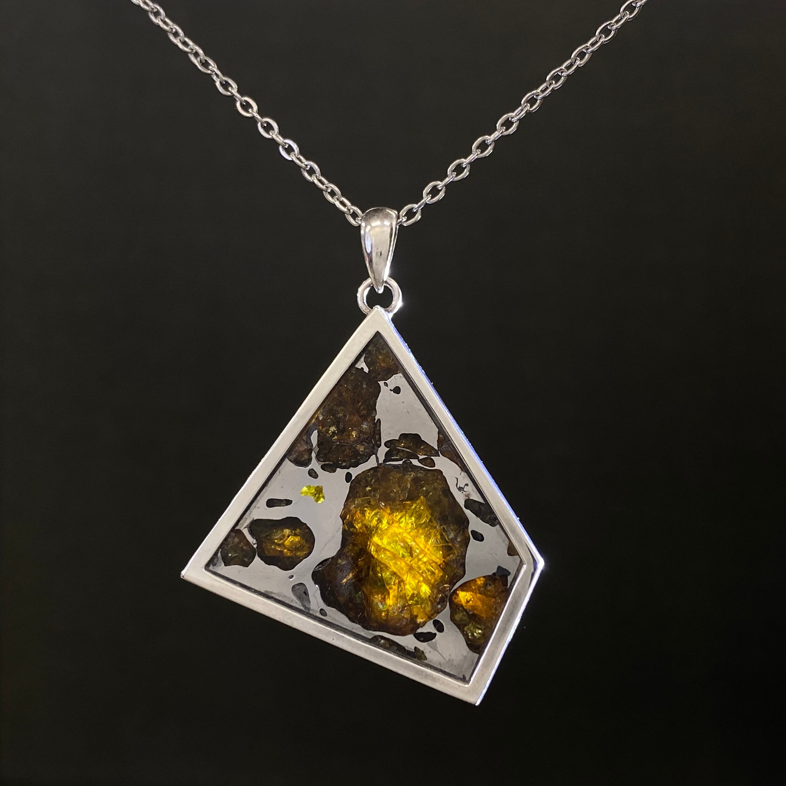 イミラック隕石原石3.55g イミラック・パラサイト（石鉄）隕石8.7g