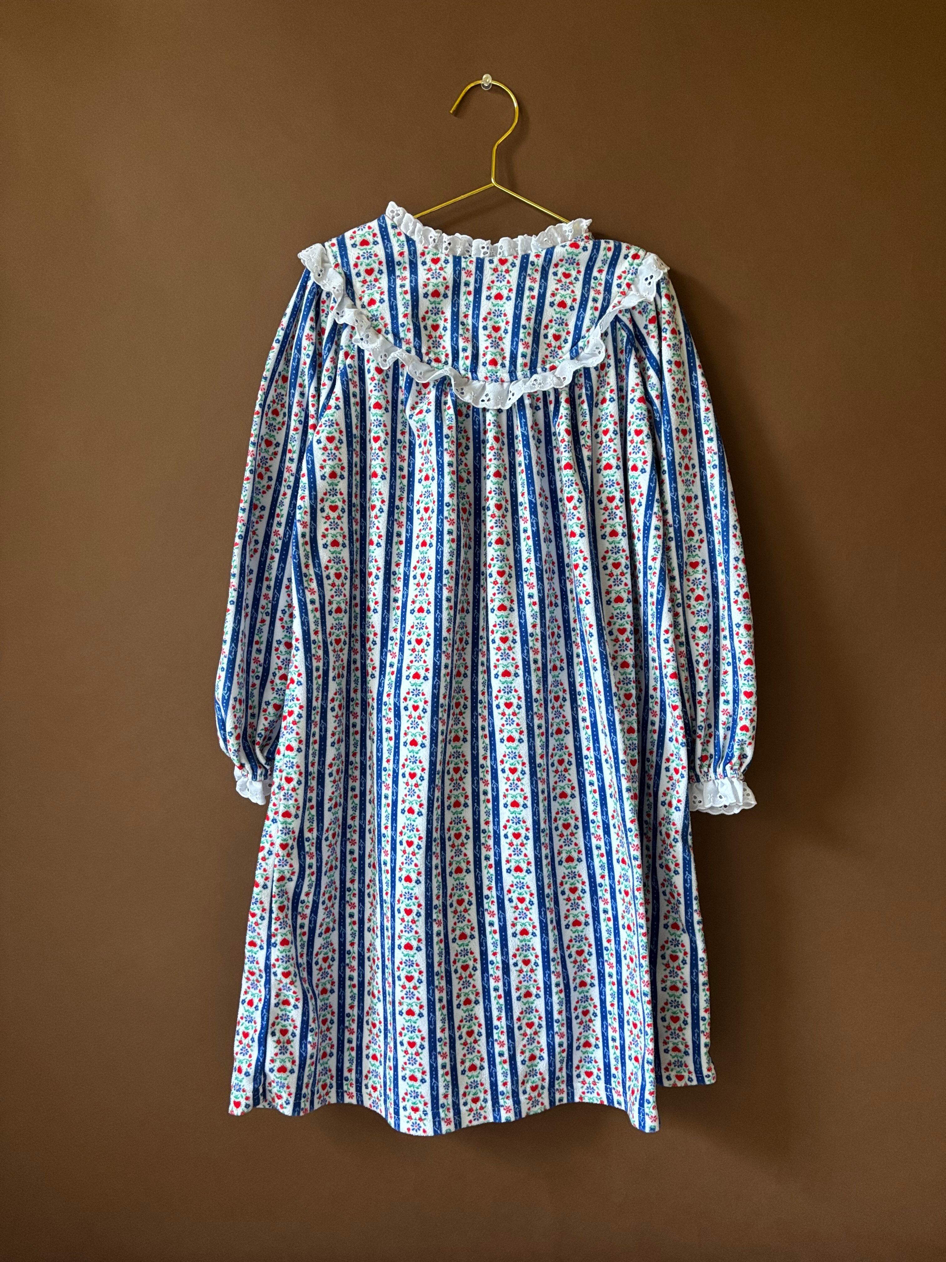 【KIDS vintage】 Traditional heart pattern nightgown dress. about 4-5y