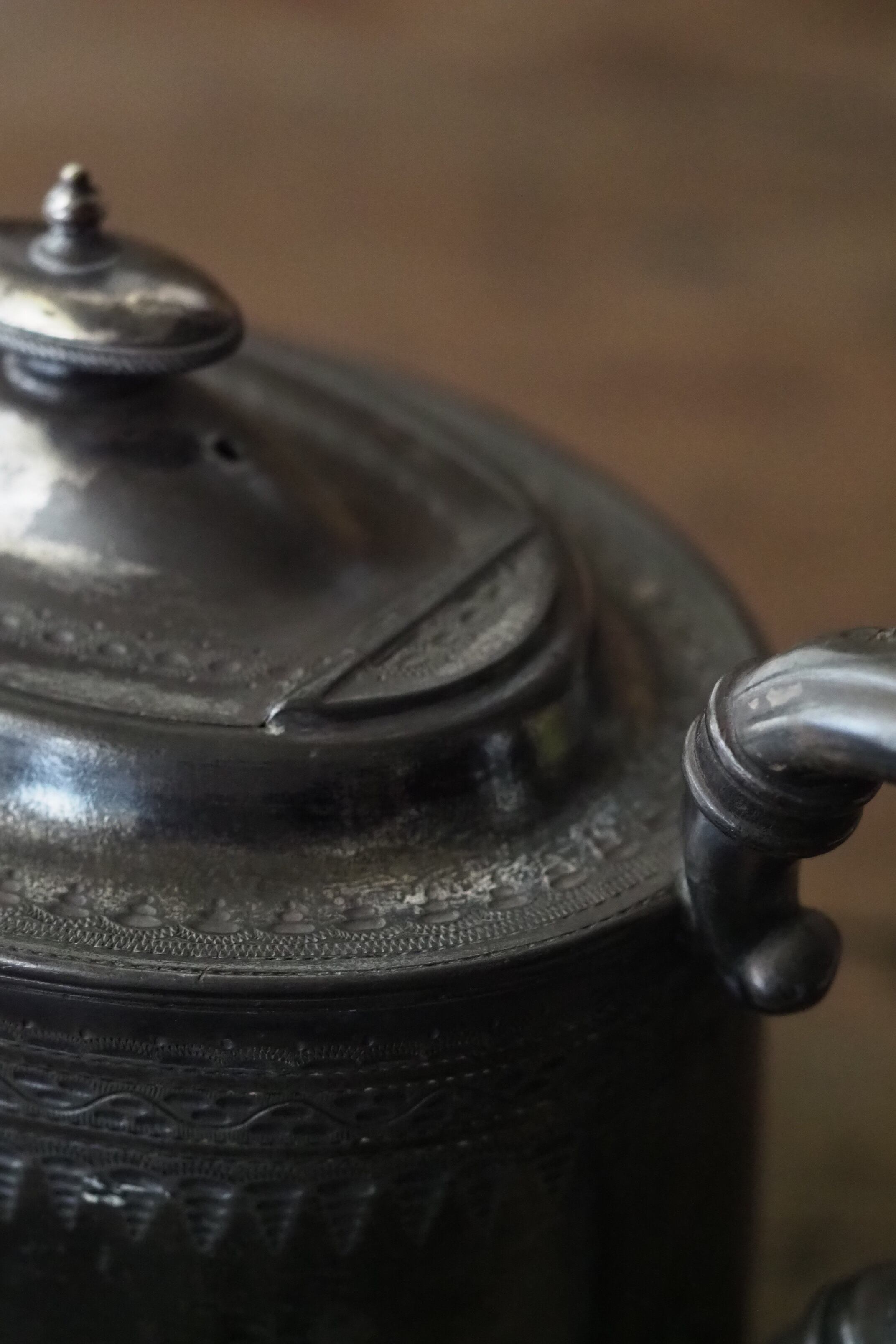 装飾用に、模様入りピューターティーポット-antique pewter tea pot