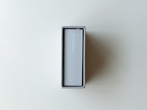 しっかり入ってコンパクトな財布　TRI-FOLD WALLET / OLIVE [限定色]