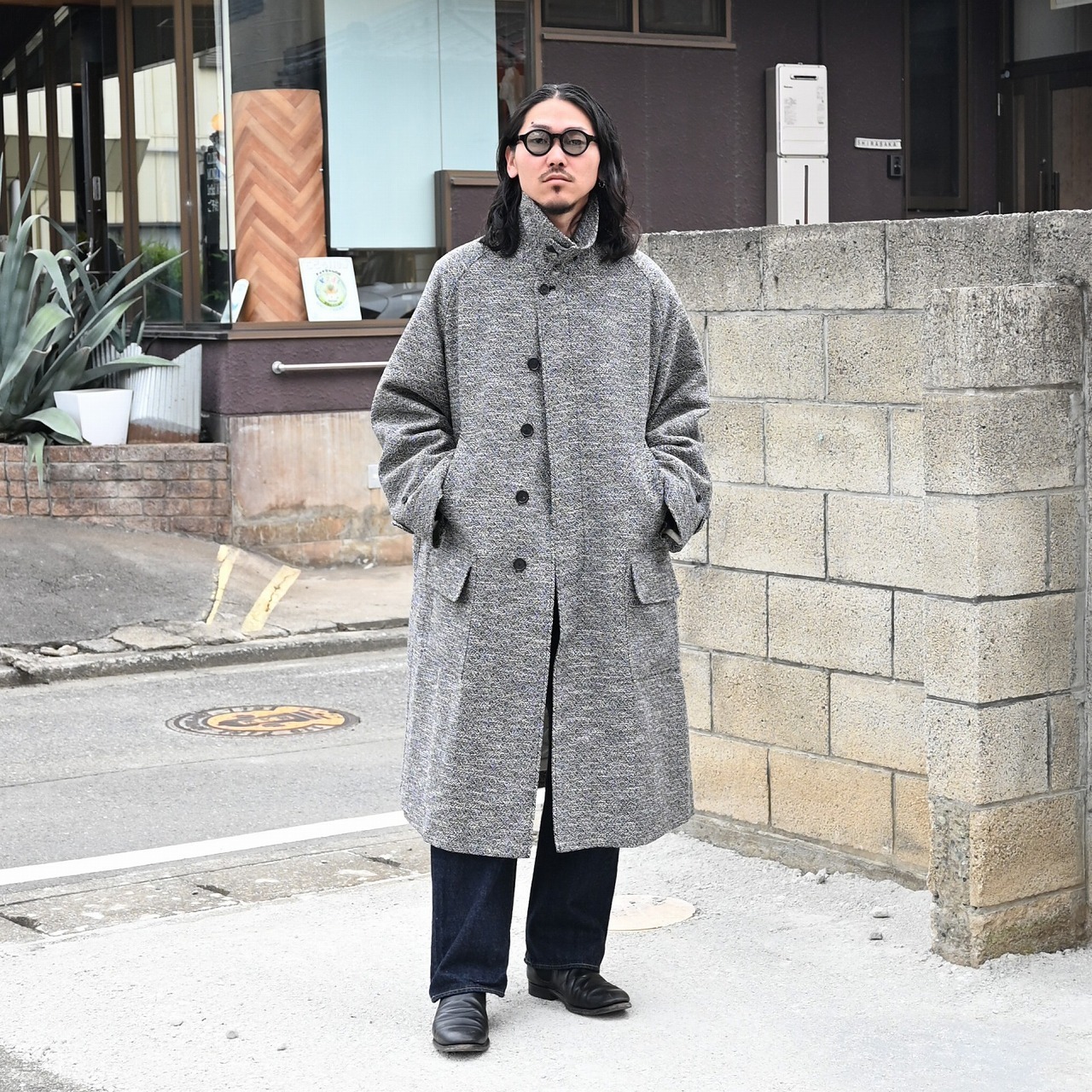 ジャカードツイード生地を使用したハンティングオーバーコート