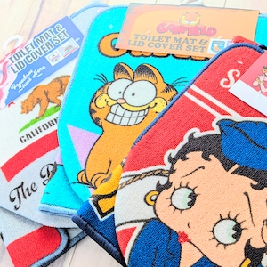 ✨️トイレもワクワクHAPPY✨️【 Garfield( ガーフィールド ) 】TOILET MAT & LID COVER トイレマット&蓋カバー (マット裏面滑り止め加工 ) / アメリカンマット / ふかふかマット〚アメリカン雑貨 アメトイ〛