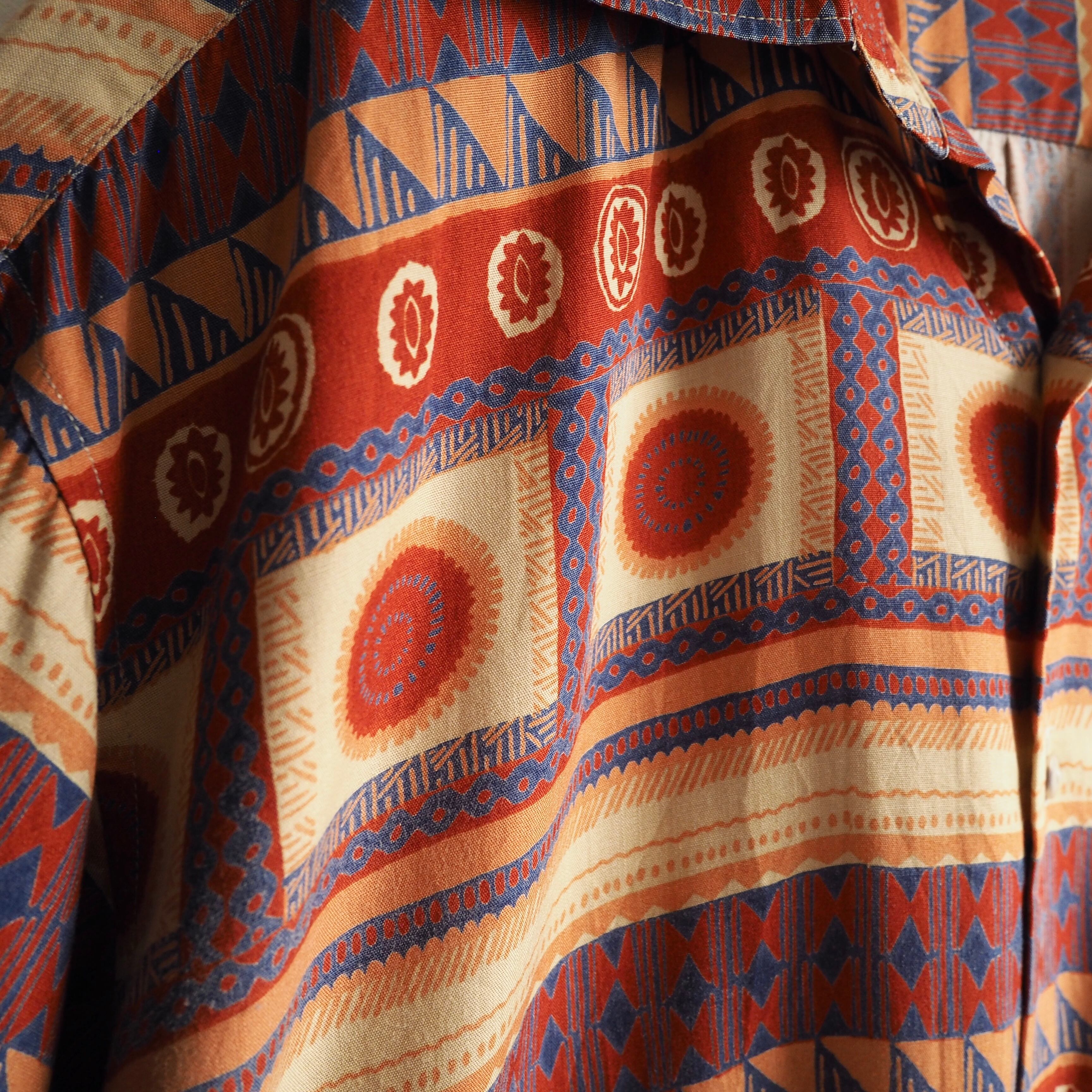 1990s ” Lapas homme ” Calm ethnic pattern vintage Drape loose rayon shirt