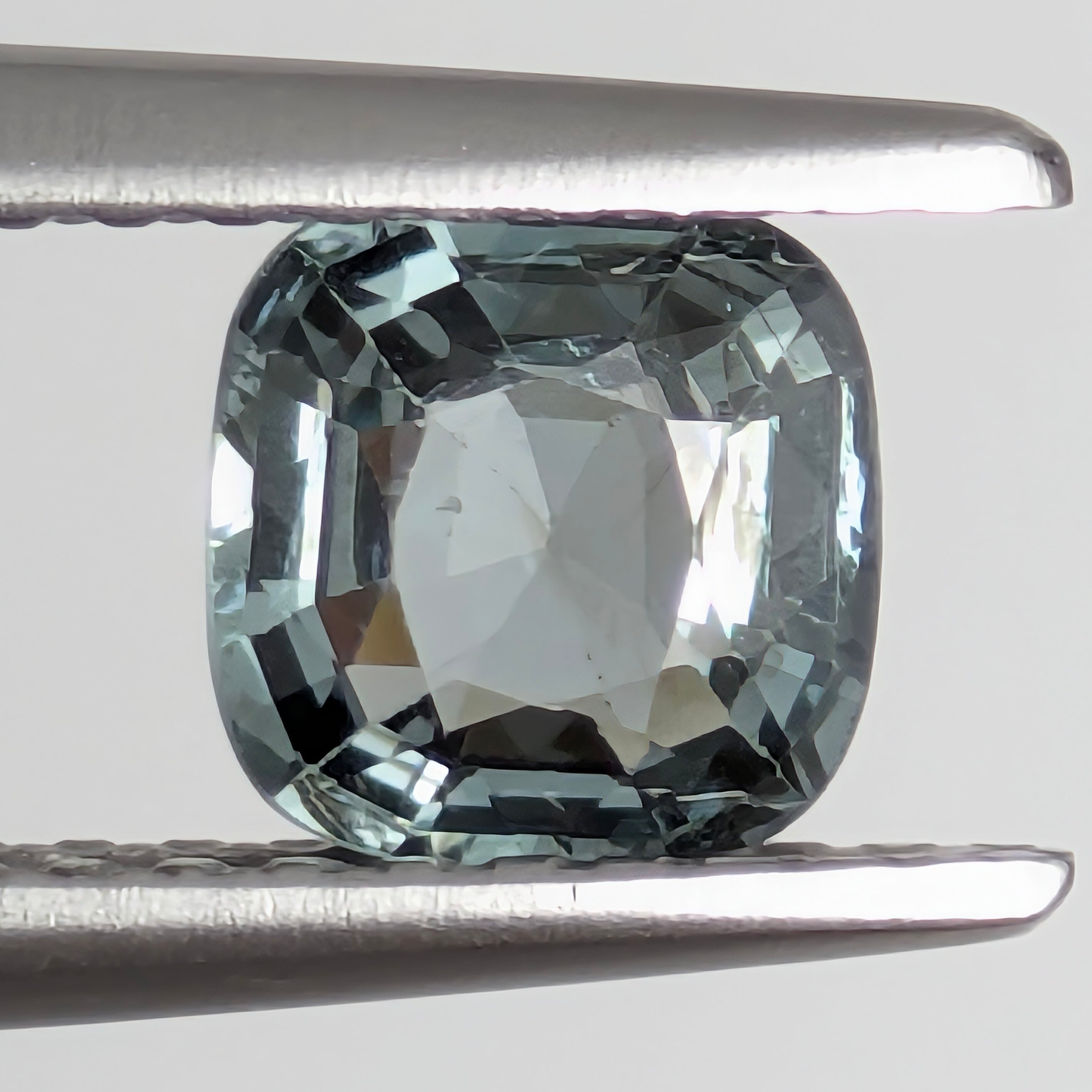 スピネル ルース ミャンマー・モゴック産 【0.68ct】 PRO208470